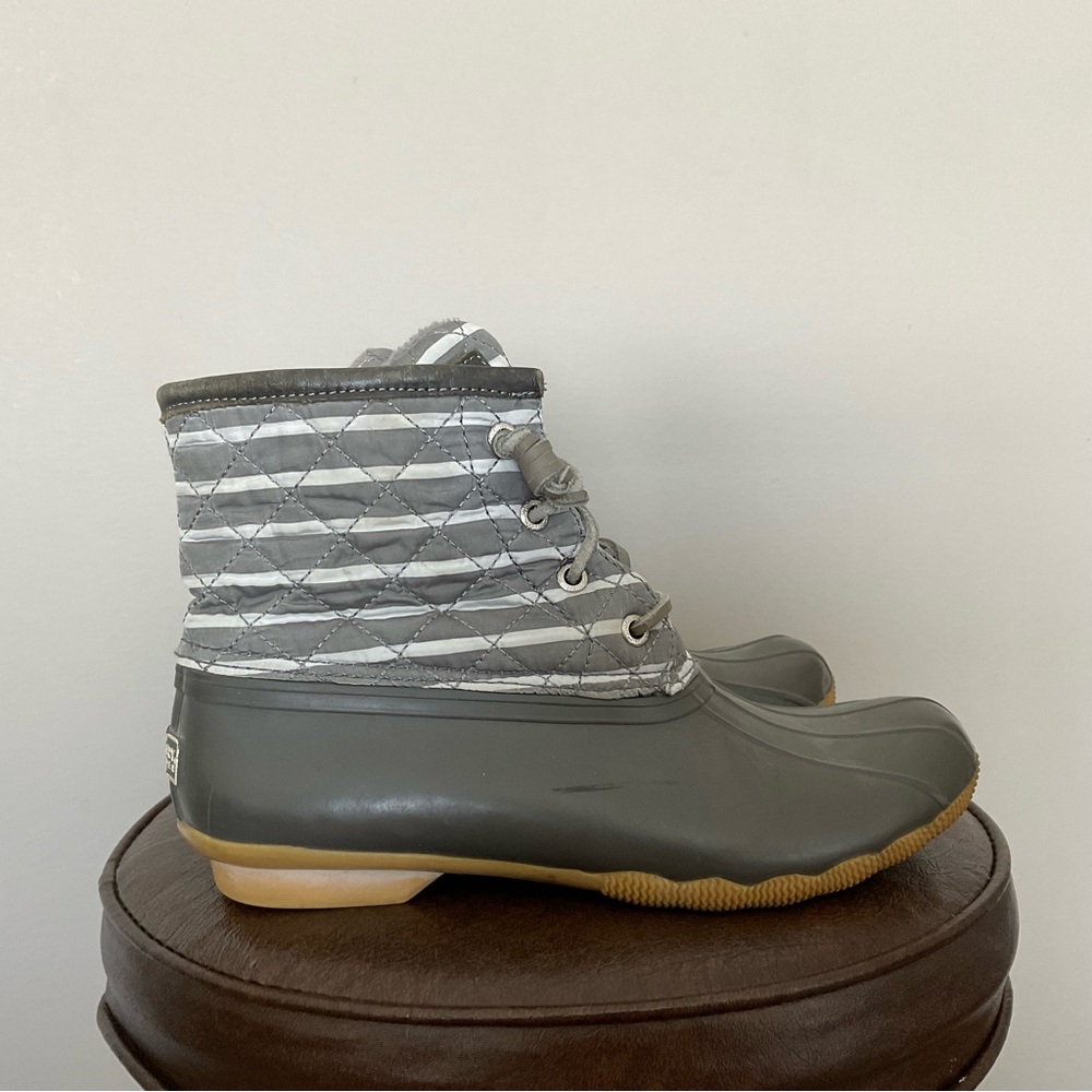 Sperry Saltwater Grey, White Striped Duck Boots Size 7 Women Waterproof Winter